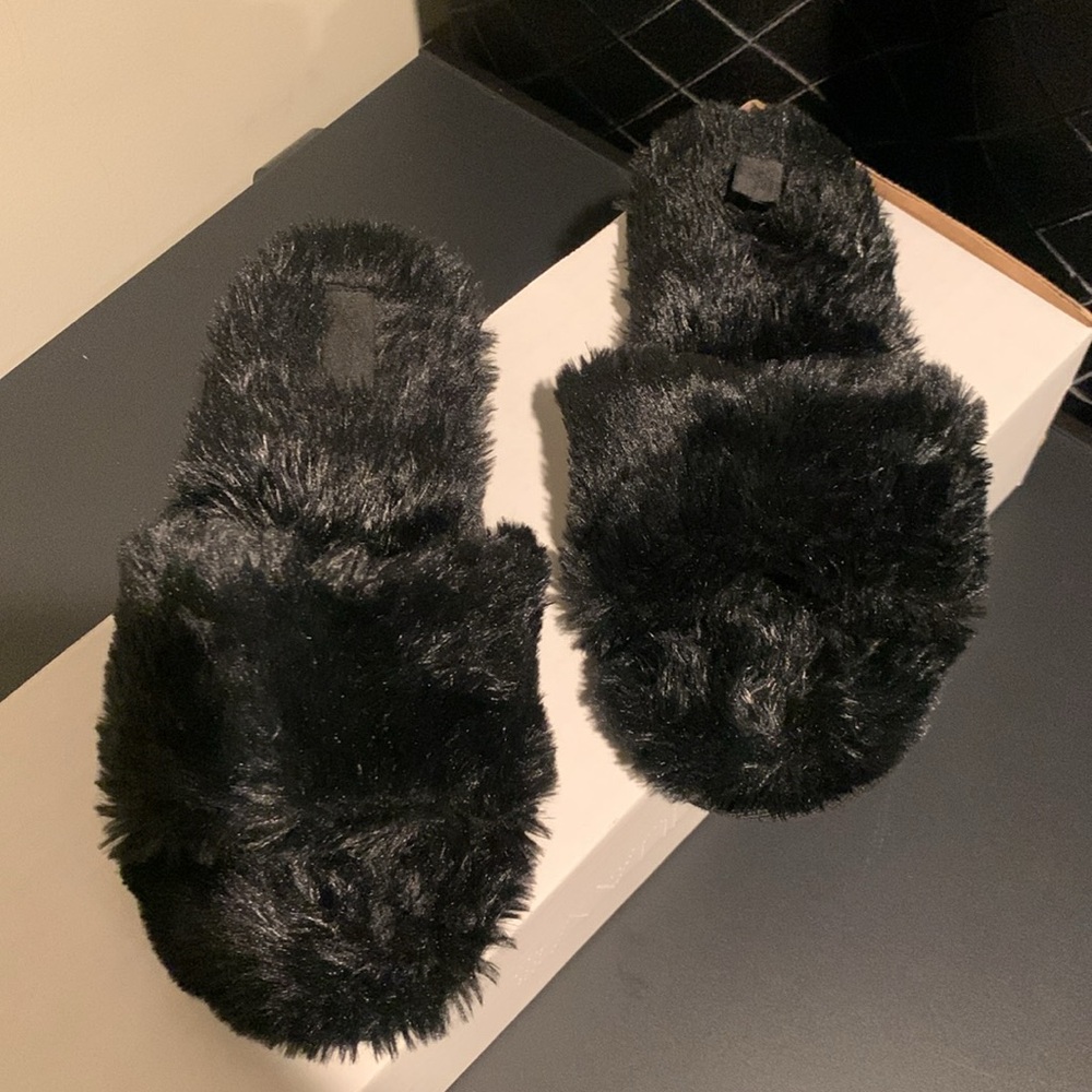 PINK FROM VICTORIA’S SECRET SLIPPERS - Black Faux Fur (New Without Tags)